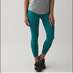 Lululemon Zone In crop leggings